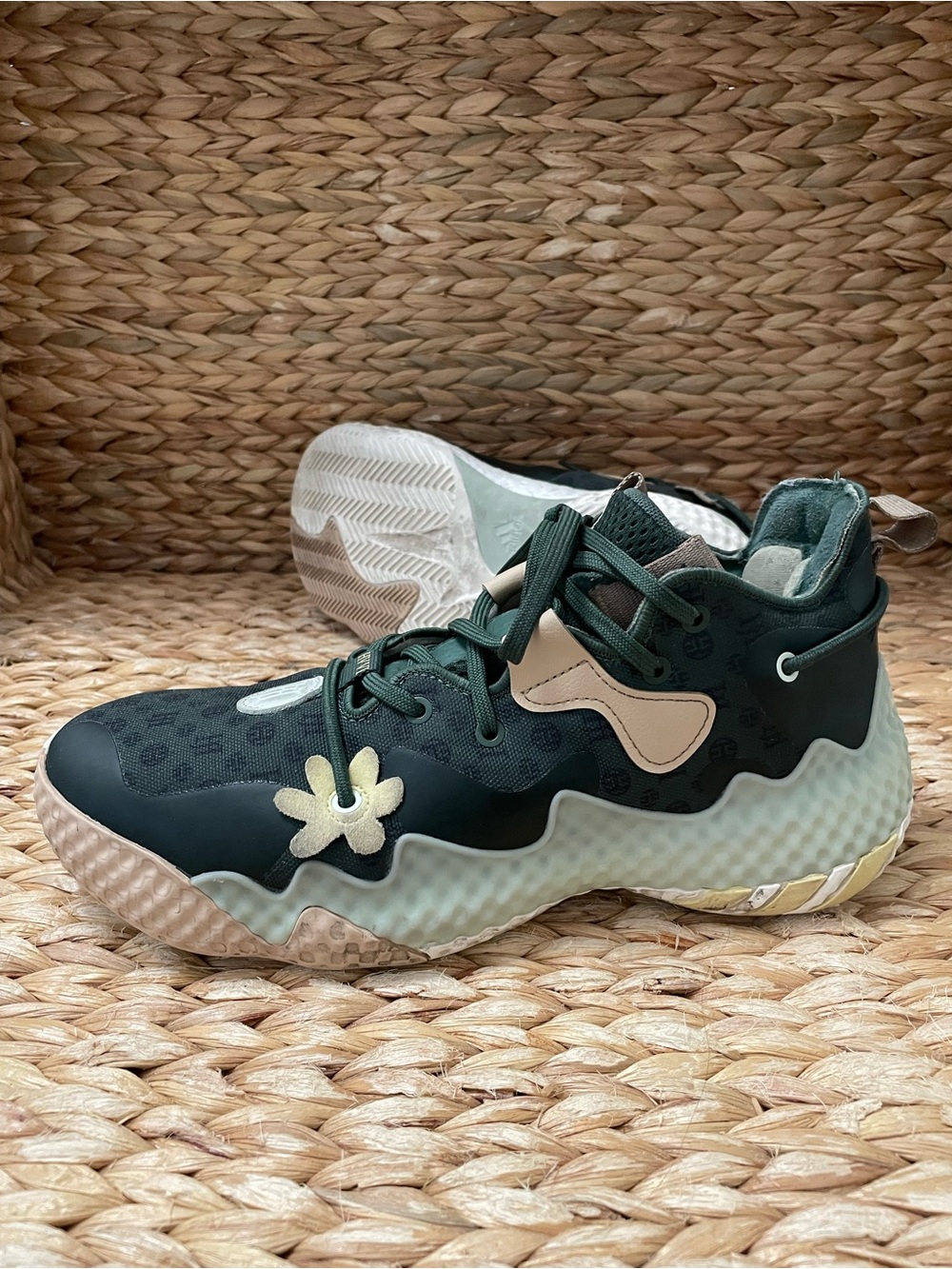 Adidas Hardin Vol. 6 Sneakers Youth 7 / Womens 8.5